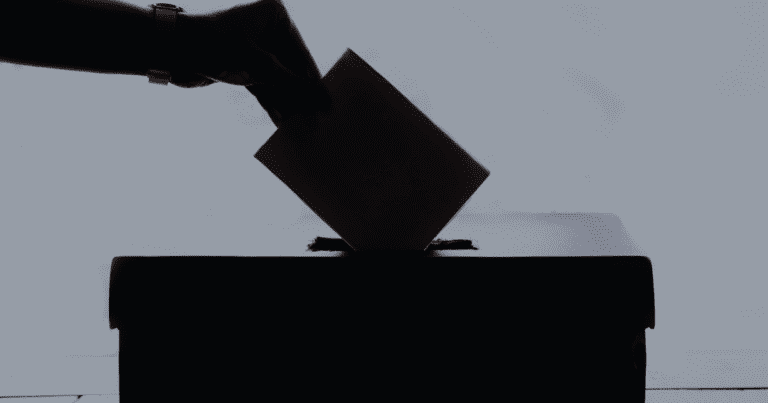 Dark Elegant US Election Day Facebook Post (Landscape)