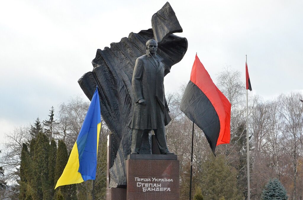 Тернопіль_-_Пам'ятник_Степанові_Бандері_-_17017439